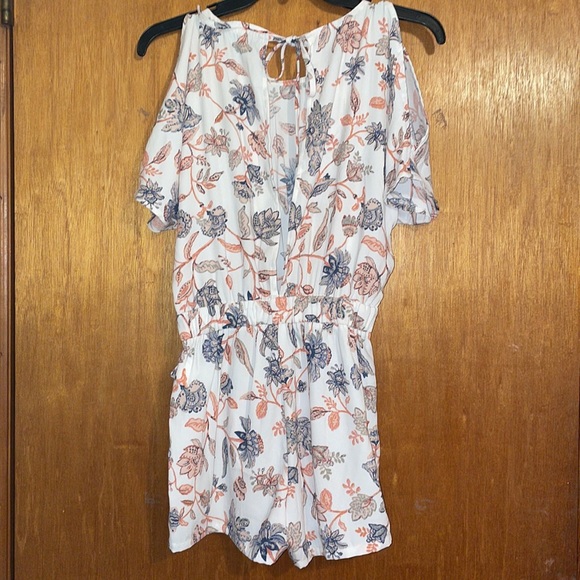 •JESSICA SIMPSON•COLD SHOULDER OPEN BACK CURTAIN FRONT FLORAL ROMPER SIZE XS - Picture 5 of 11